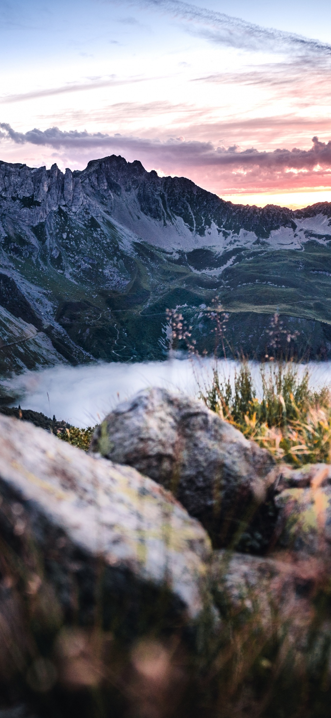 Naturlandschaft, Bergigen Landschaftsformen, Alpen, Cloud, Himmel. Wallpaper in 1125x2436 Resolution