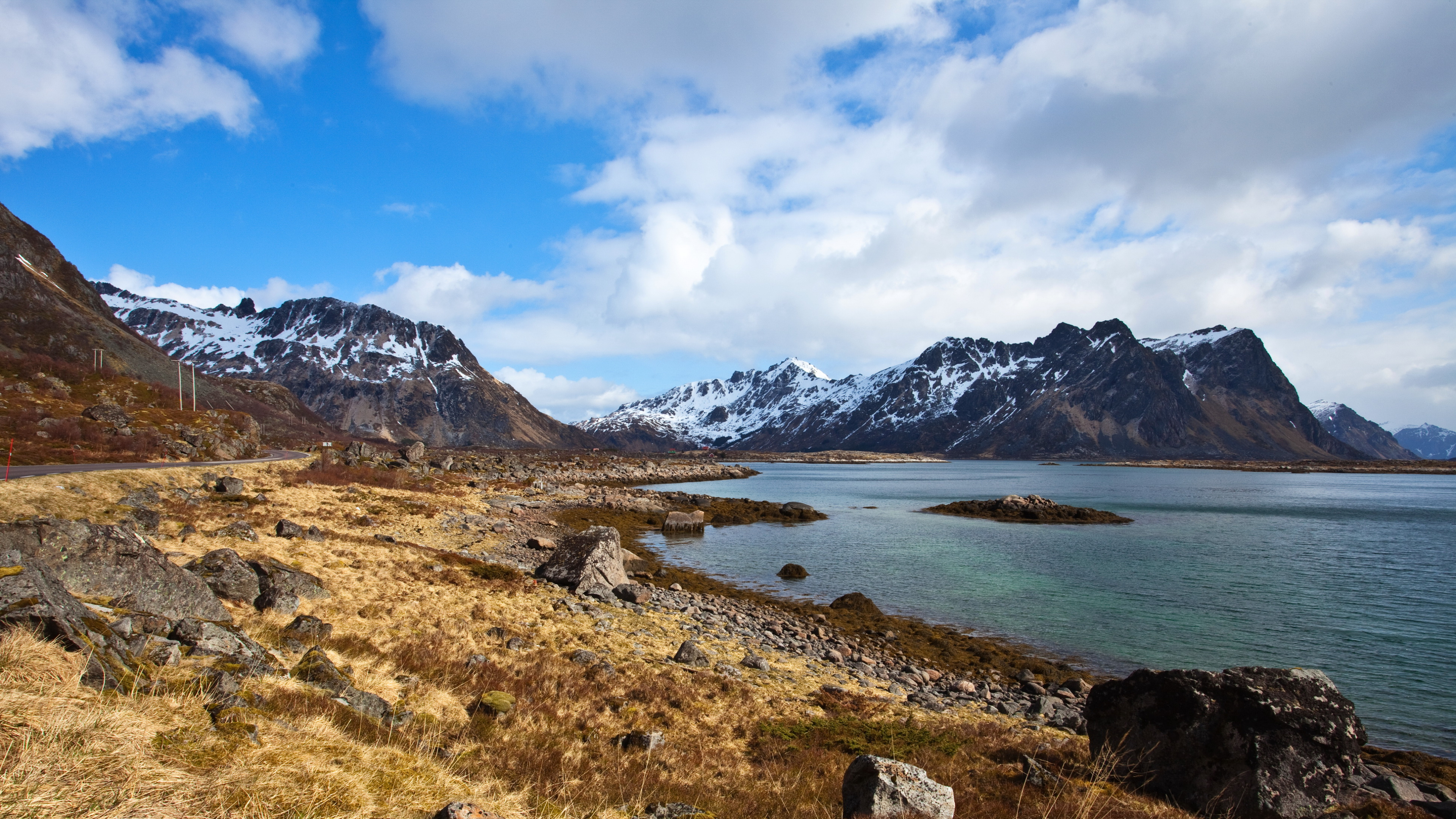 Green Grass Field Near Body of Water and Mountains Under Blue Sky During Daytime. Wallpaper in 3840x2160 Resolution