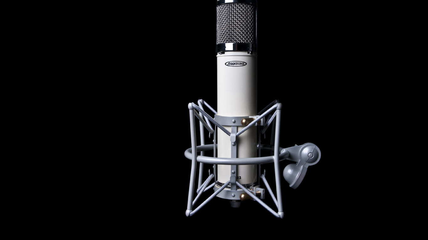 Microphone à Condensateur Noir et Argent. Wallpaper in 1366x768 Resolution