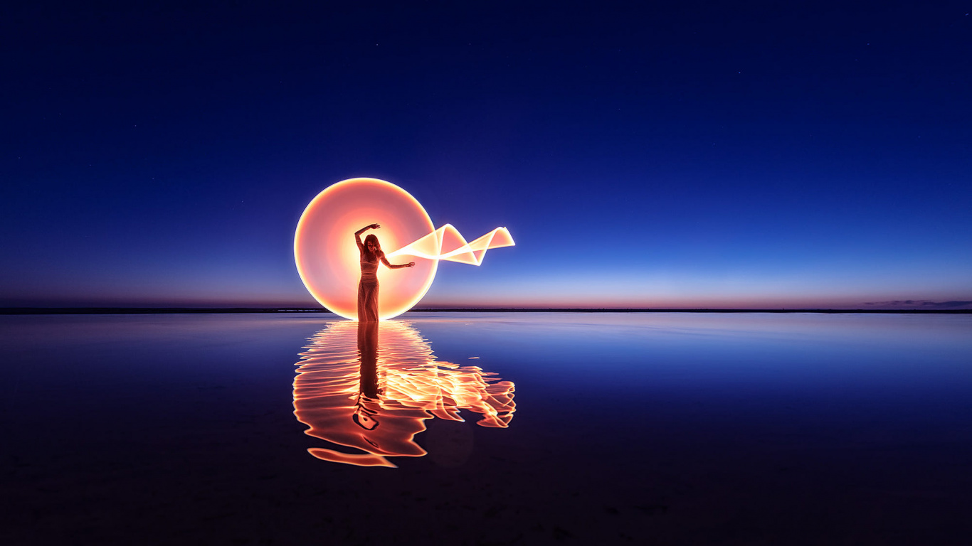 Lumière en Forme de Coeur Blanc et Bleu. Wallpaper in 1366x768 Resolution