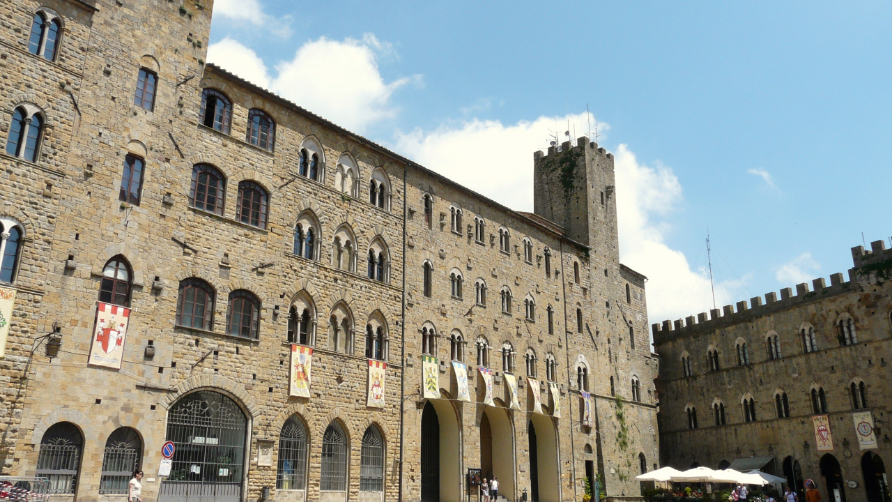 White Car Parked Beside Brown Concrete Building During Daytime. Wallpaper in 1280x720 Resolution