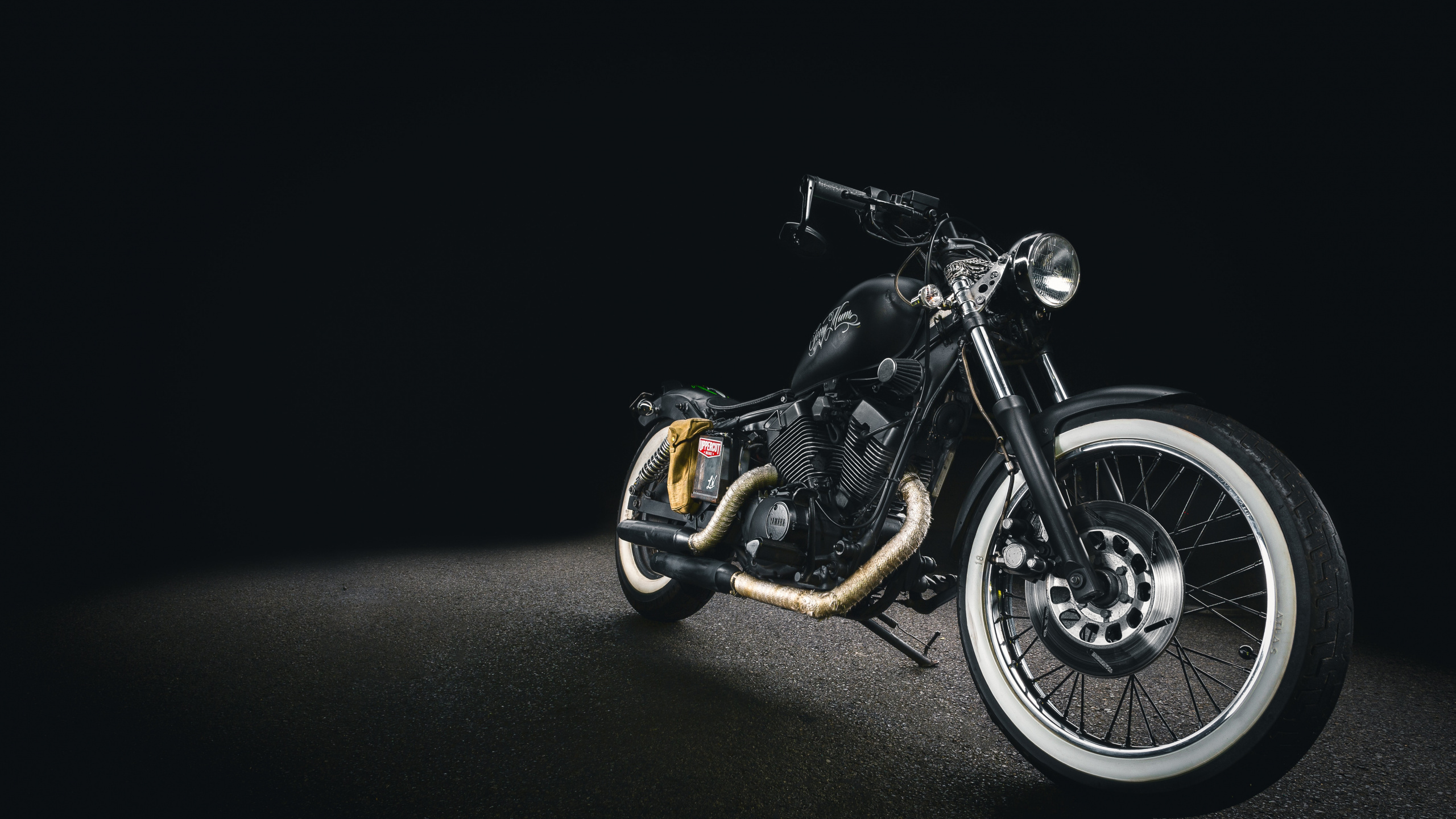 Download 2560x1440 Wallpaper Black and Silver Cruiser Motorcycle Black and Silver Cruiser Motorcycle. Wallpaper in 2560x1440 Resolution