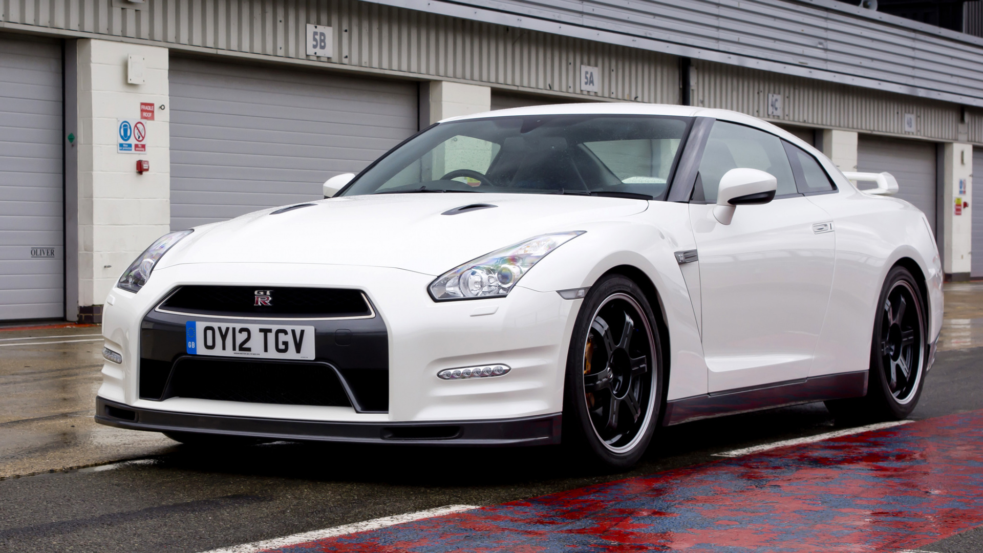 White Bmw m 3 Coupe Parked Near White Building. Wallpaper in 1920x1080 Resolution