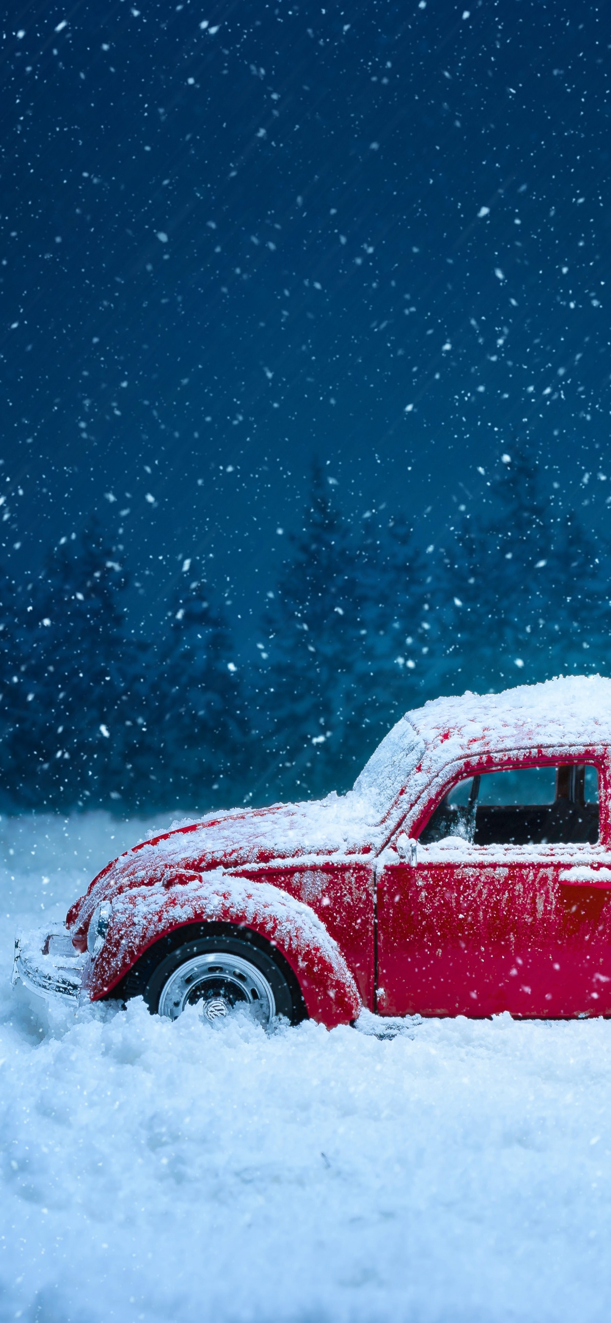 Coche Rojo Sobre Suelo Cubierto de Nieve Durante el Día. Wallpaper in 1242x2688 Resolution