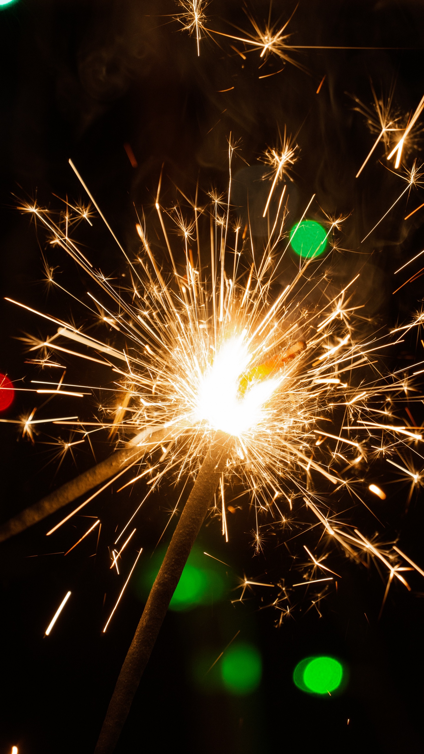 Diwali, Feuerwerk, Neue Jahre Tag, Wunderkerze, Licht. Wallpaper in 1440x2560 Resolution