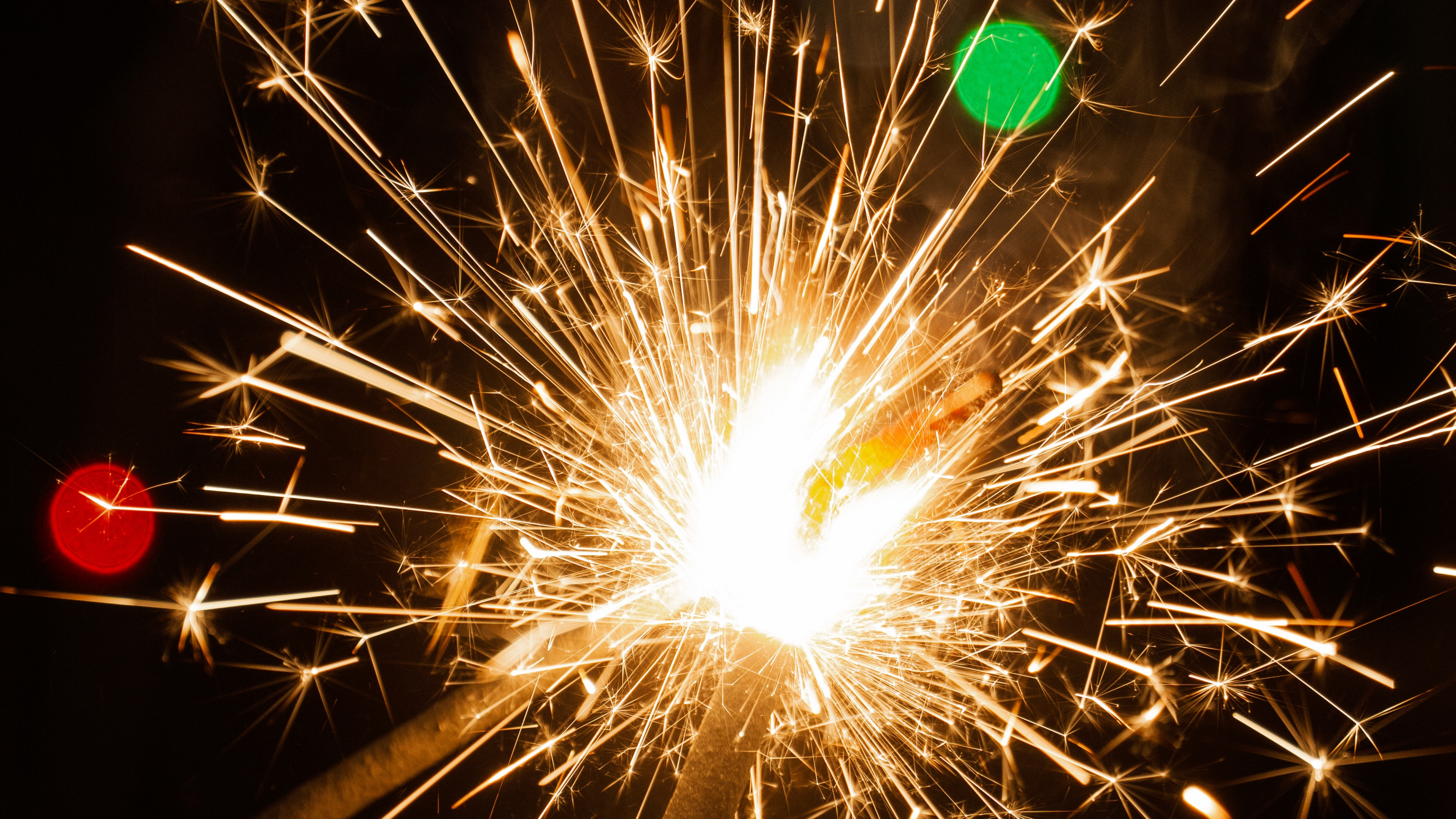 Diwali, Feuerwerk, Neue Jahre Tag, Wunderkerze, Licht. Wallpaper in 3840x2160 Resolution