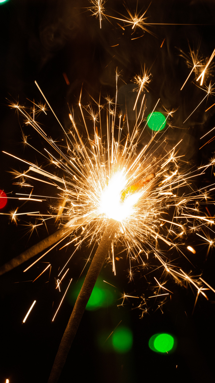 Diwali, Feuerwerk, Neue Jahre Tag, Wunderkerze, Licht. Wallpaper in 750x1334 Resolution