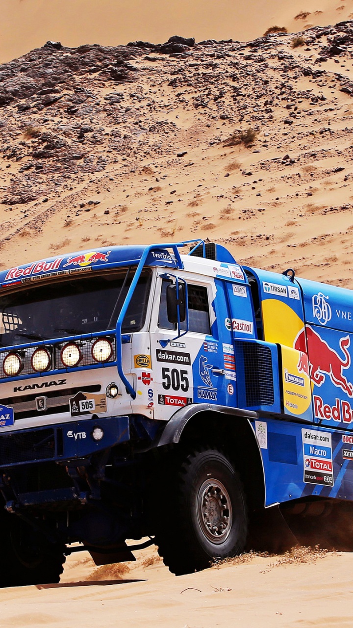 Blau-weißer Jeep-Wrangler in Der Wüste Tagsüber. Wallpaper in 720x1280 Resolution