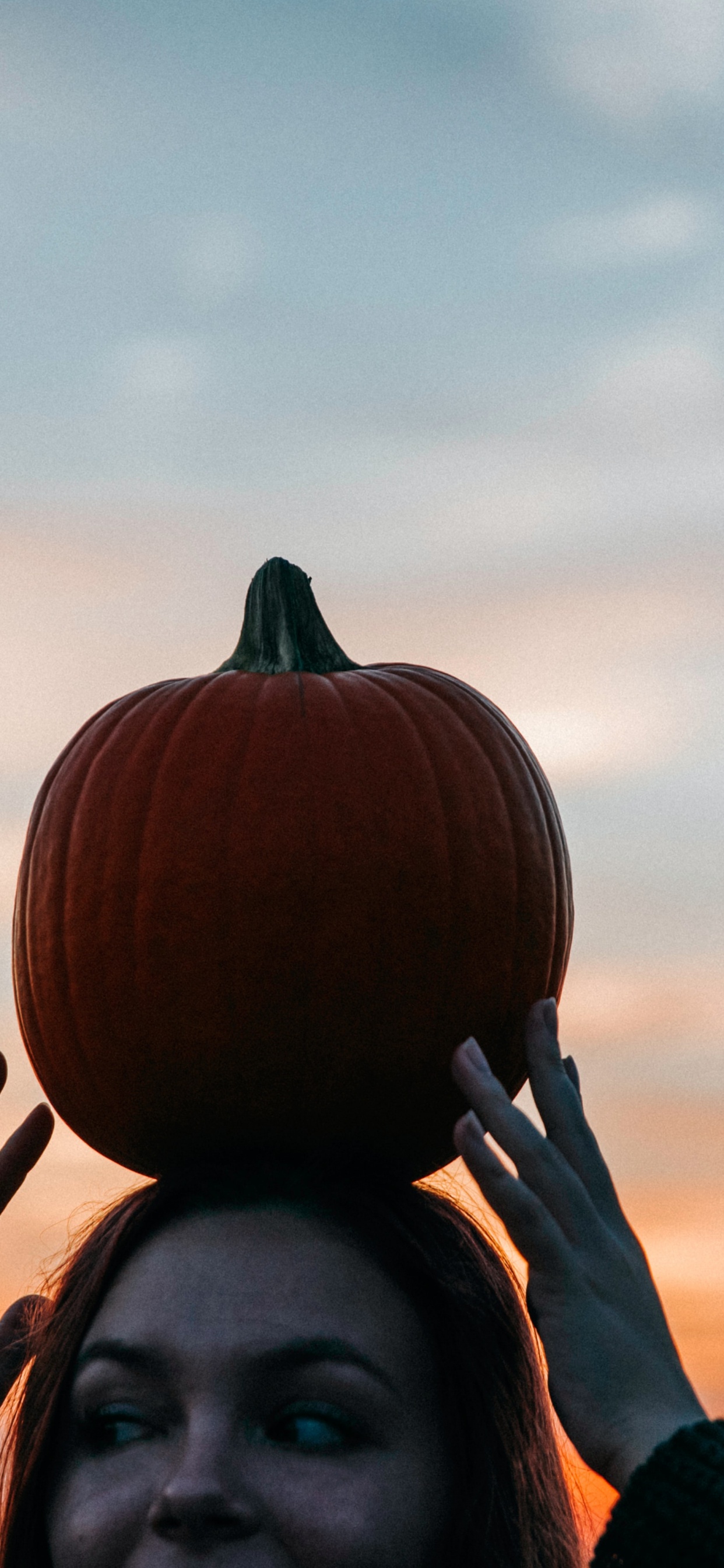 Halloween, Squash, Haar, Cloud, Lächeln. Wallpaper in 1242x2688 Resolution
