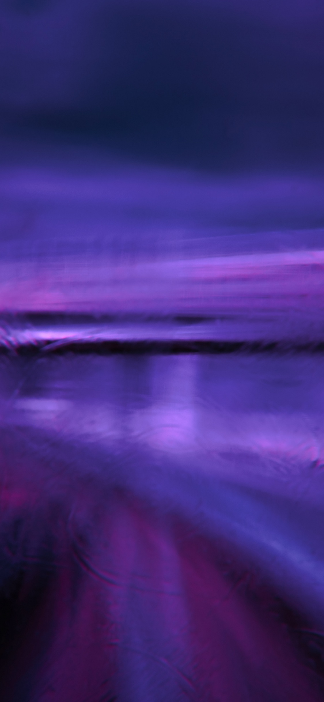 Peinture Abstraite Violette et Noire. Wallpaper in 1125x2436 Resolution