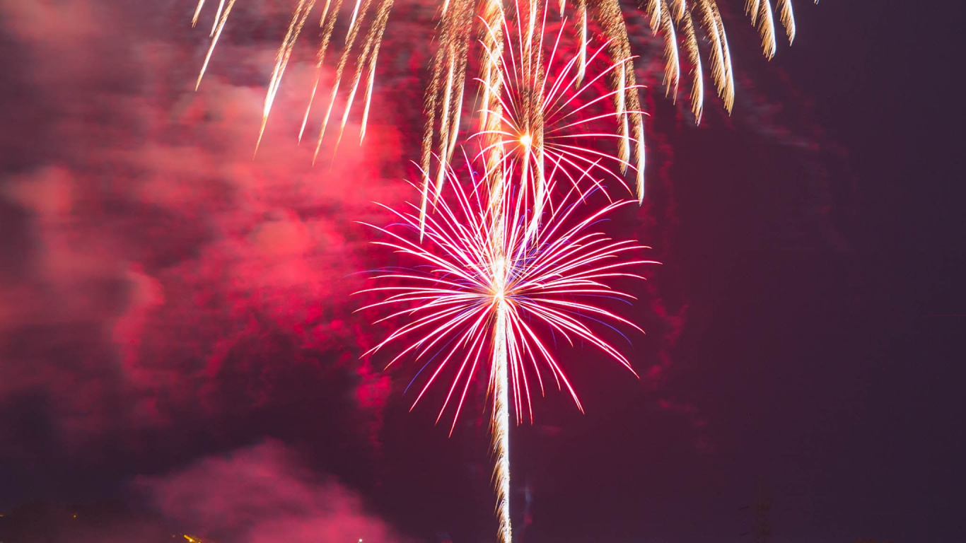 Party, Fireworks, New Years Day, Night, Event. Wallpaper in 1366x768 Resolution
