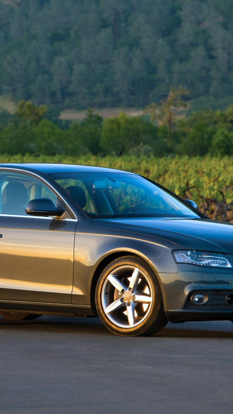 Berline Mercedes Benz Marron Sur Route Pendant la Journée. Wallpaper in 750x1334 Resolution