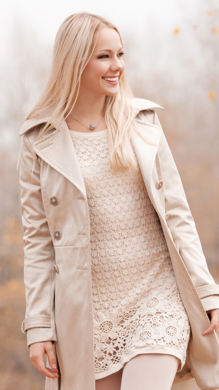 Vêtement, Les Vêtements D'extérieur, Beauté, Blond, Cheveu. Wallpaper in 750x1334 Resolution