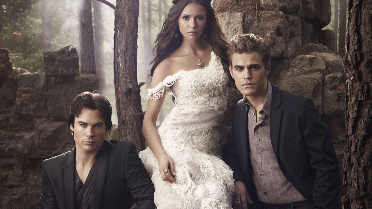 Femme en Robe de Mariée Blanche à Côté de L'homme en Costume Noir. Wallpaper in 1280x720 Resolution