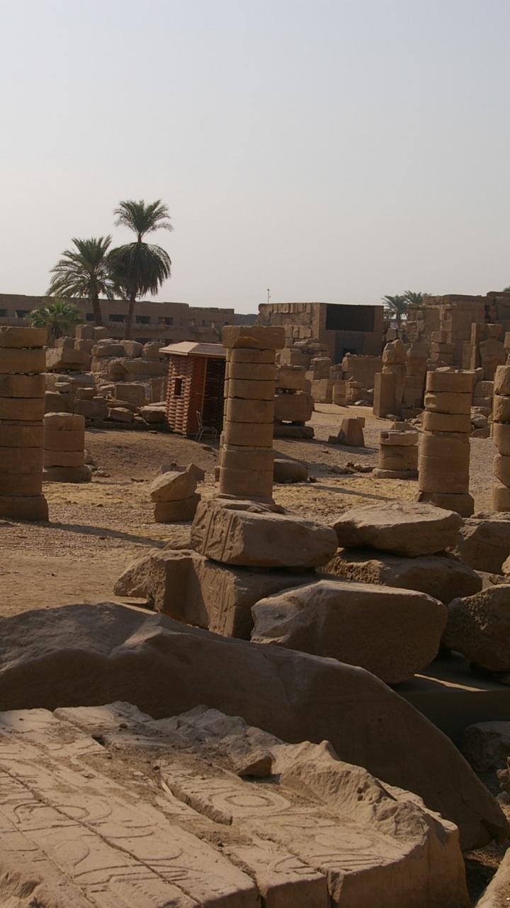 Formación de Roca Marrón Durante el Día.. Wallpaper in 720x1280 Resolution