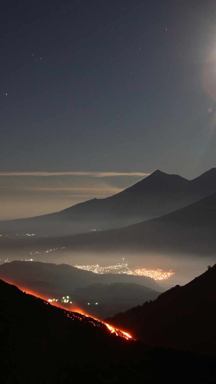 Sonne Über Den Bergen Und Wolken. Wallpaper in 720x1280 Resolution