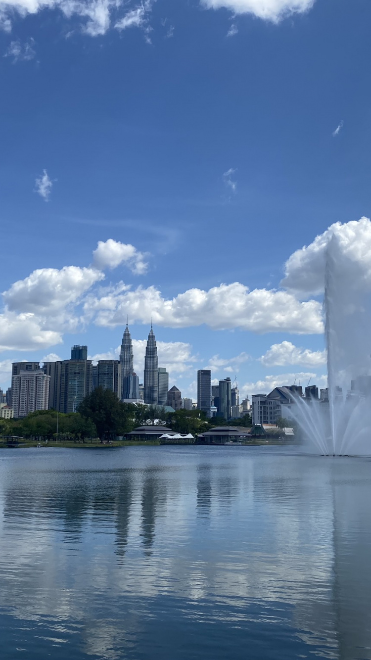Petronas Towers, Kuala Lumpur, Malaysien, Wasserressourcen, Wasser. Wallpaper in 750x1334 Resolution