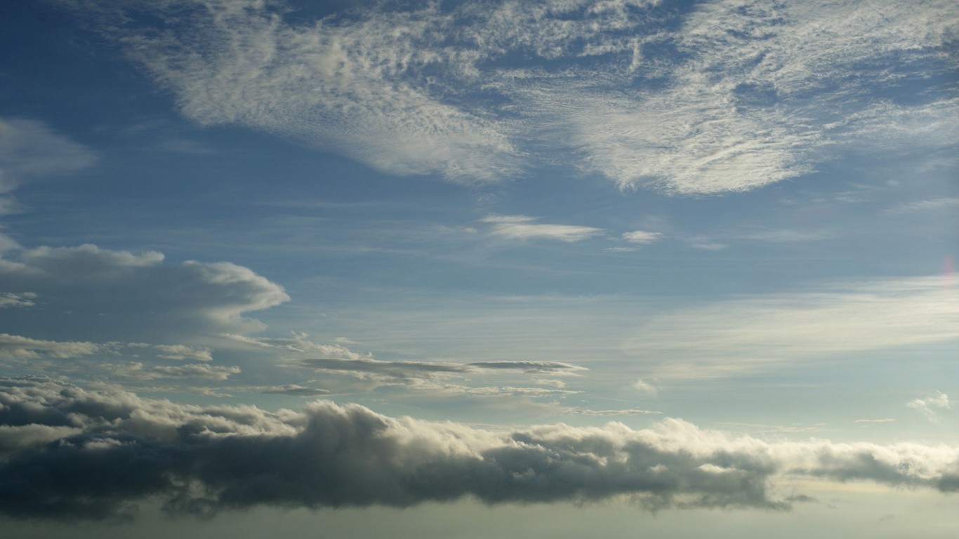 Weiße Wolken Und Blauer Himmel Tagsüber. Wallpaper in 1366x768 Resolution