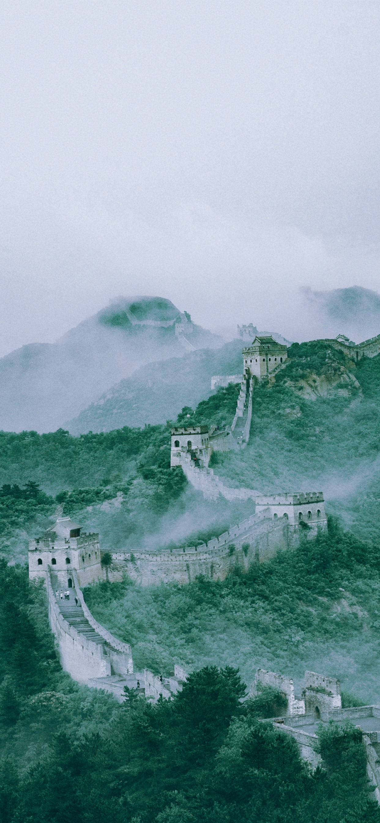 Green Mountain Under White Sky. Wallpaper in 1242x2688 Resolution