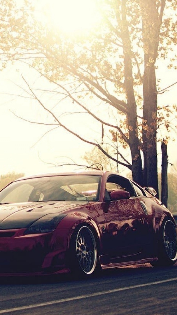 Schwarzes Auto Tagsüber Unterwegs. Wallpaper in 720x1280 Resolution