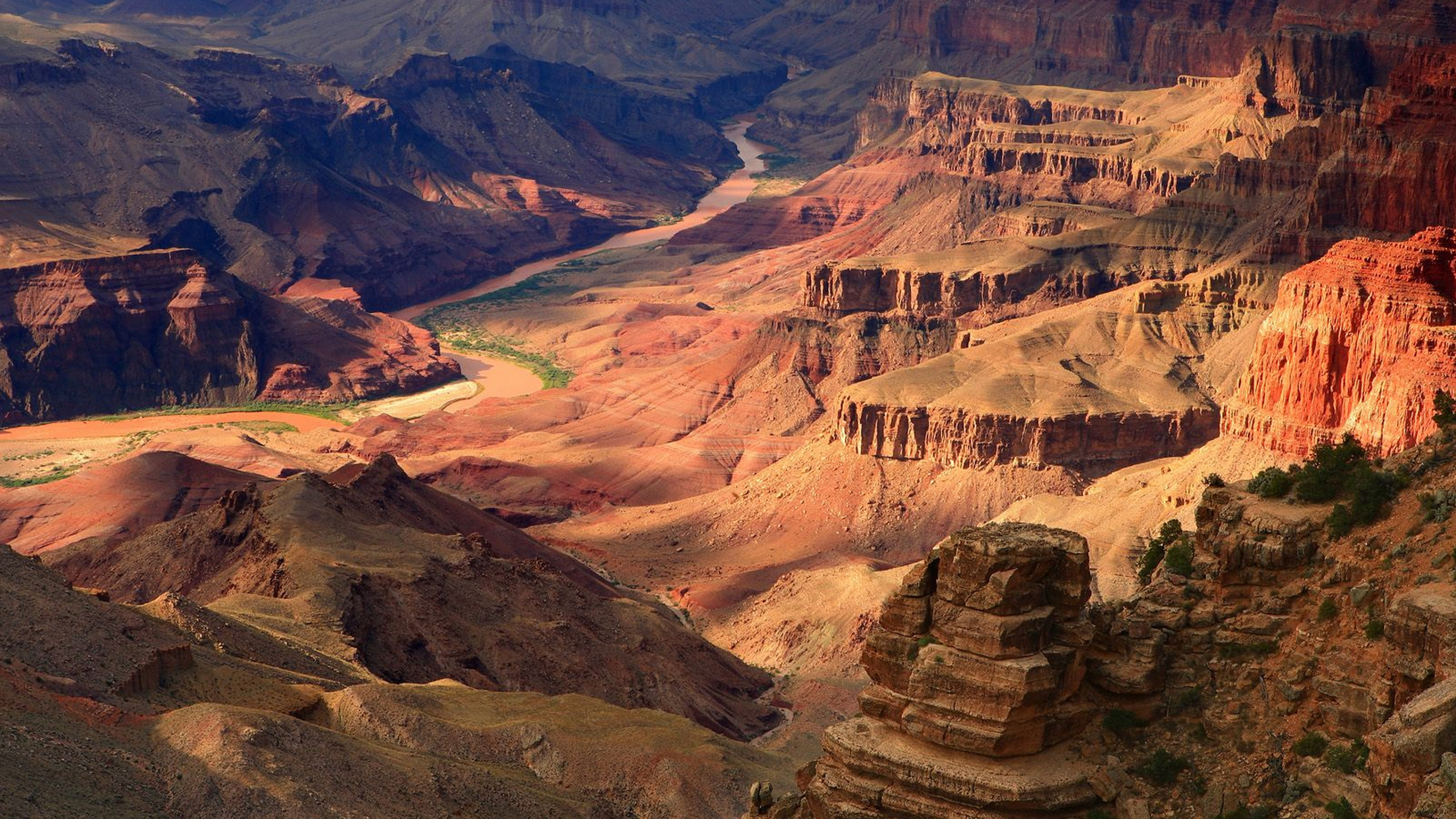 Brown Rock Formation During Daytime. Wallpaper in 2560x1440 Resolution