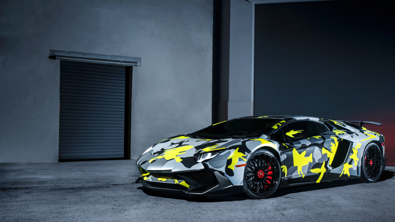 Black and Yellow Lamborghini Aventador. Wallpaper in 1366x768 Resolution