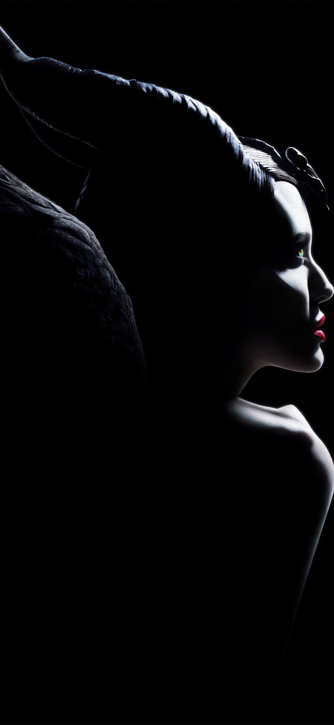 Femme Aux Cheveux Noirs et Rouge à Lèvres. Wallpaper in 1125x2436 Resolution