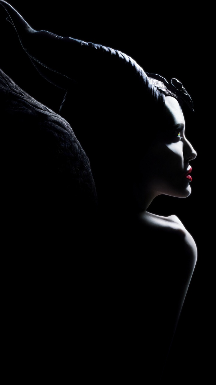 Mujer Con Cabello Negro y Lápiz Labial Rojo. Wallpaper in 720x1280 Resolution