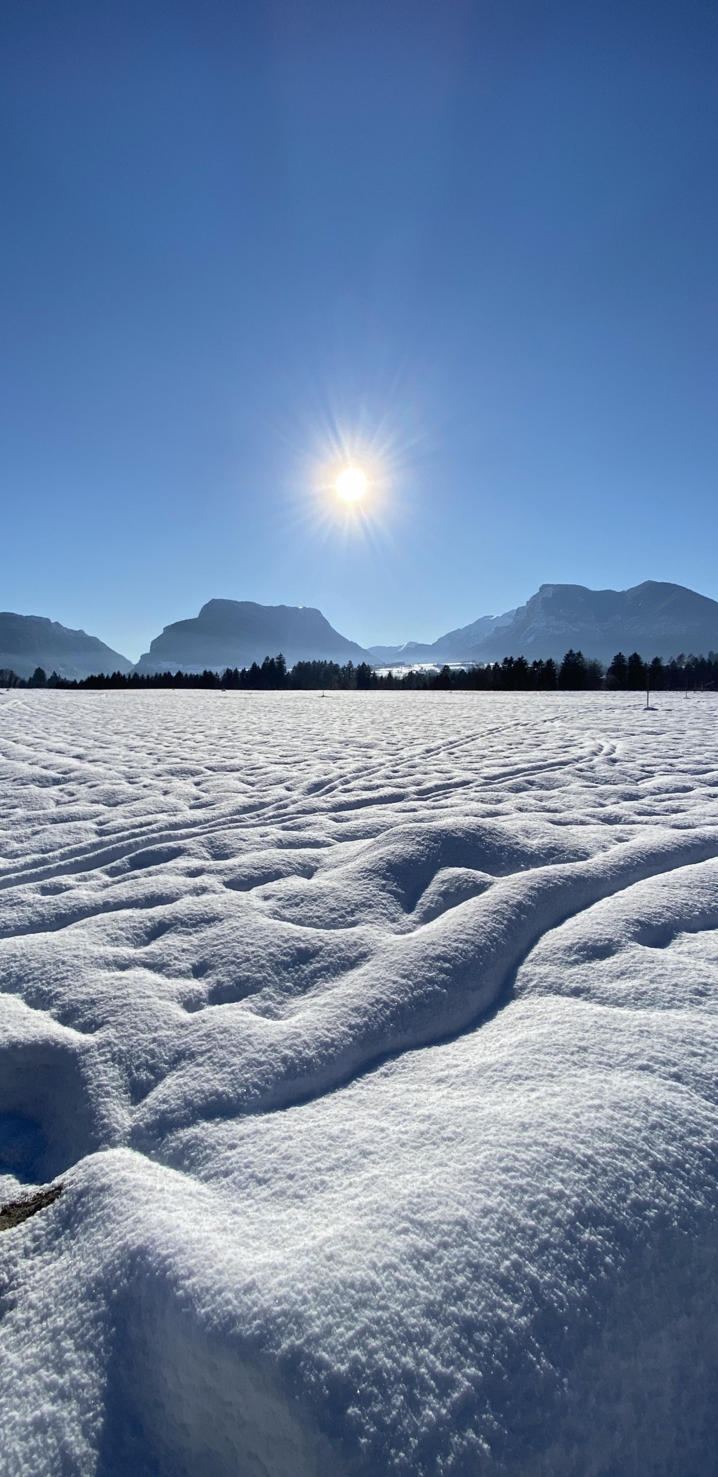 Winter, Atmosphäre, Bergkette, Sonne, Horizont. Wallpaper in 1440x2960 Resolution
