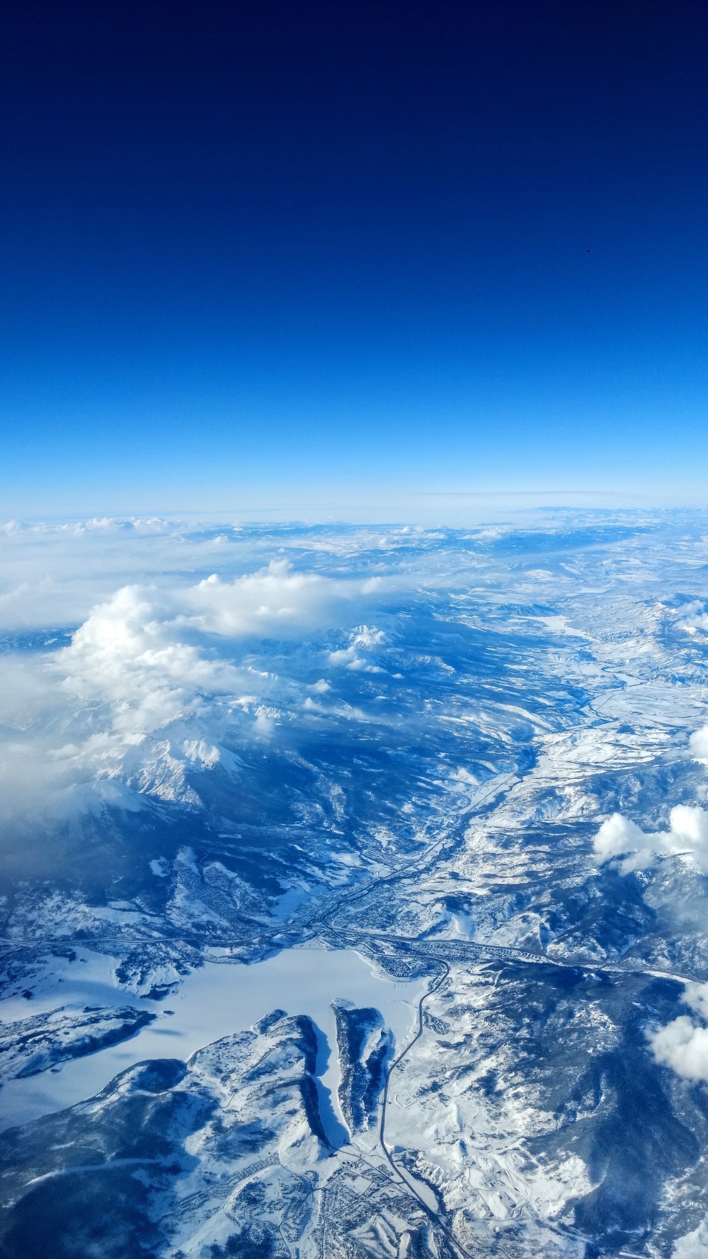 Atmosphäre, Erde, Cloud, Bergkette, Weltraum. Wallpaper in 1440x2560 Resolution