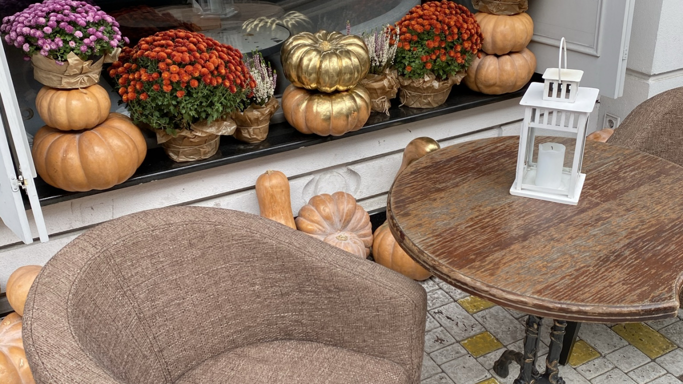 Table, Door, Food, Whole Food, Public Space. Wallpaper in 1366x768 Resolution