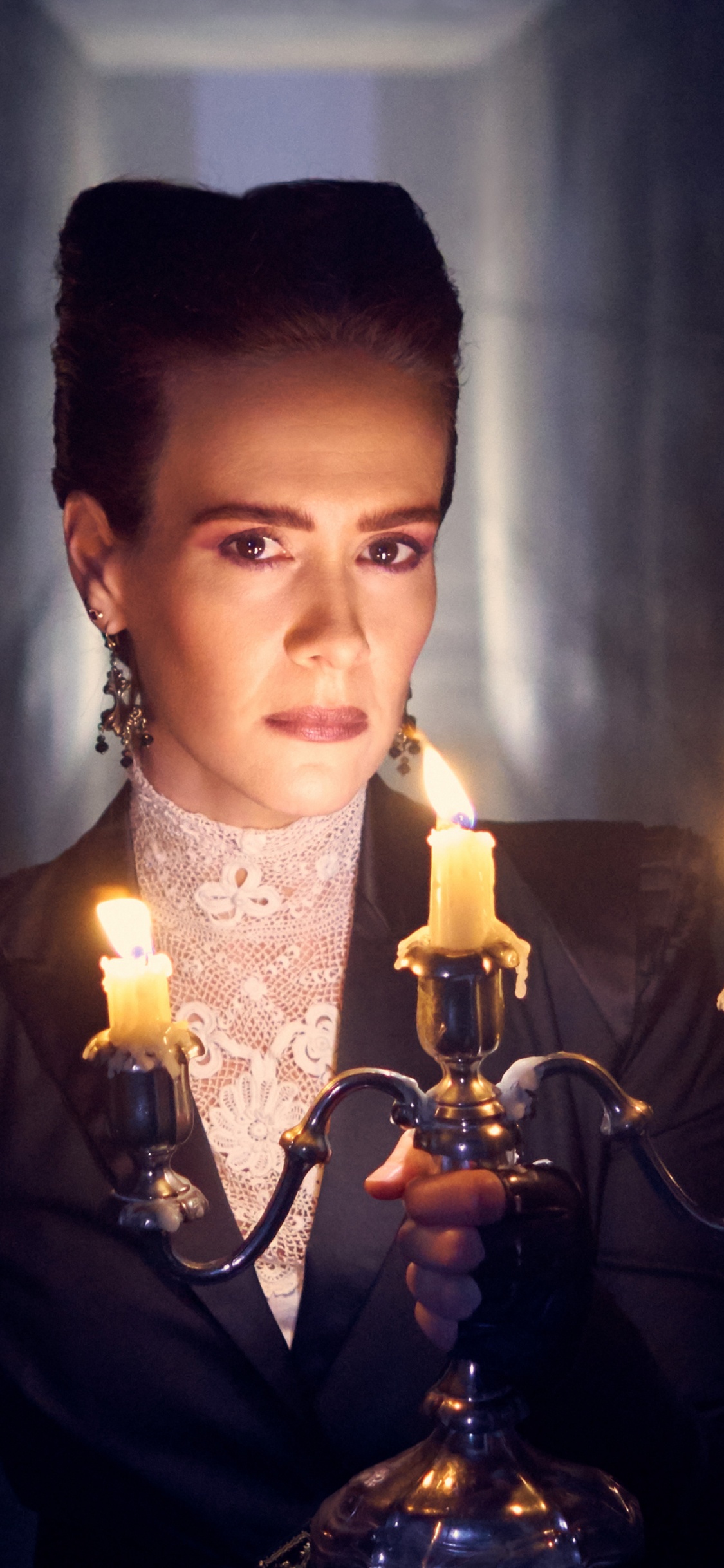 美国的恐怖故事, 光, 室内设计, 火焰, 电视 壁纸 1125x2436 允许