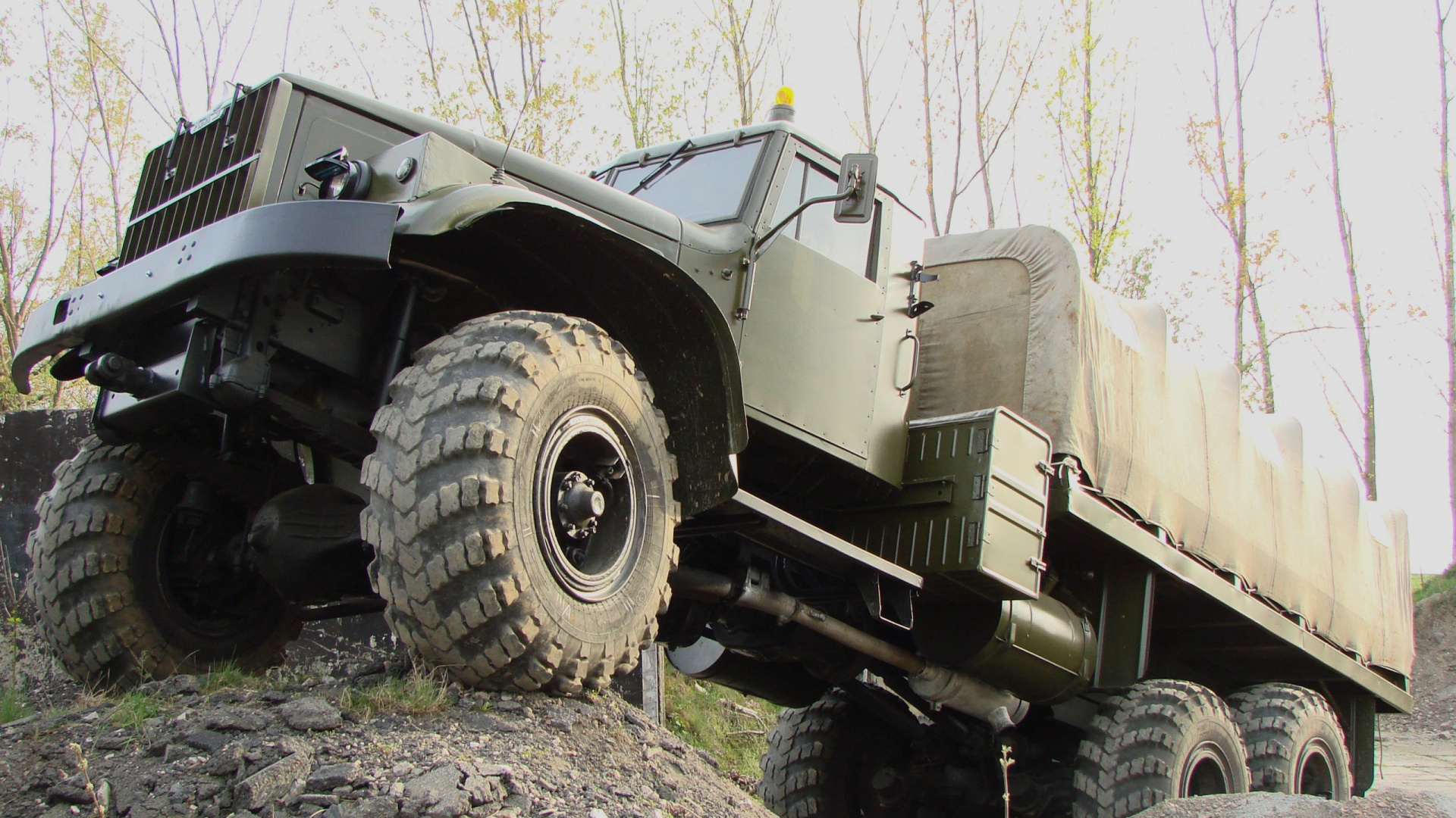 White and Black Truck on Gray Dirt Road During Daytime. Wallpaper in 1920x1080 Resolution