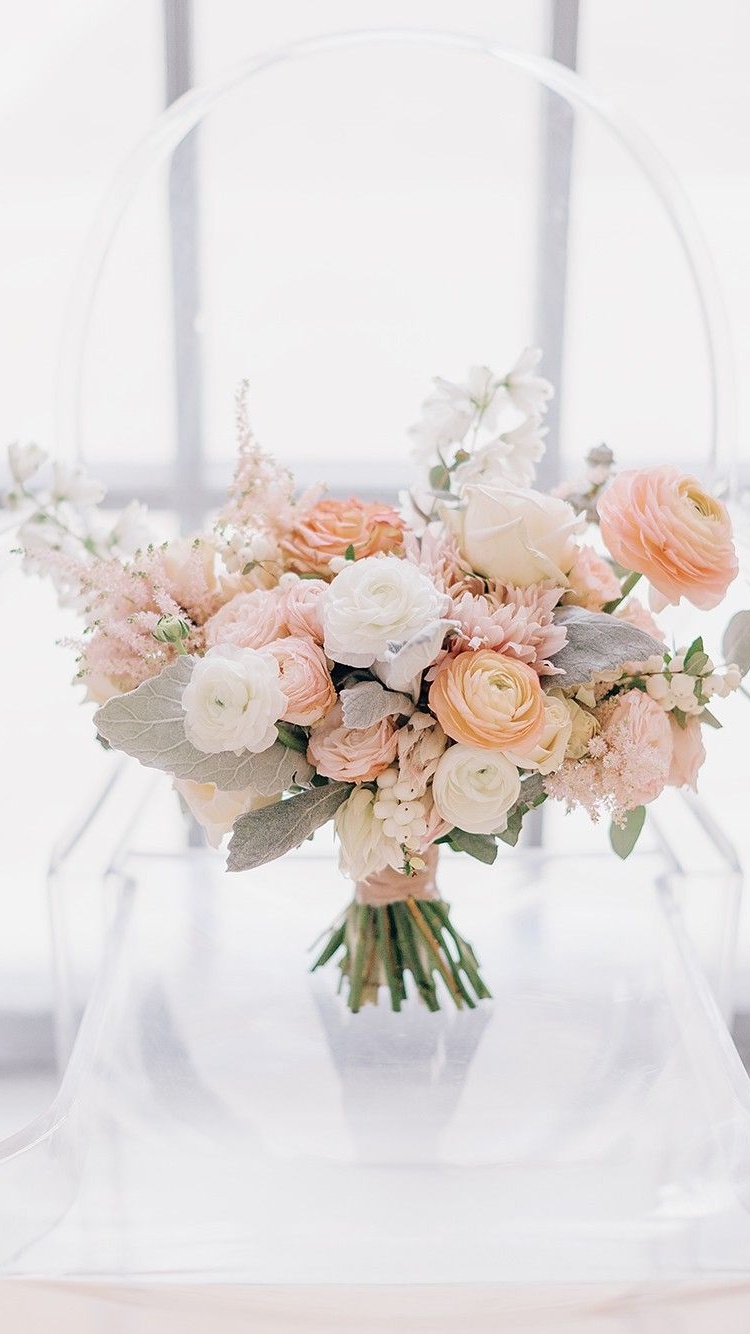 White and Pink Roses in Clear Glass Vase. Wallpaper in 750x1334 Resolution