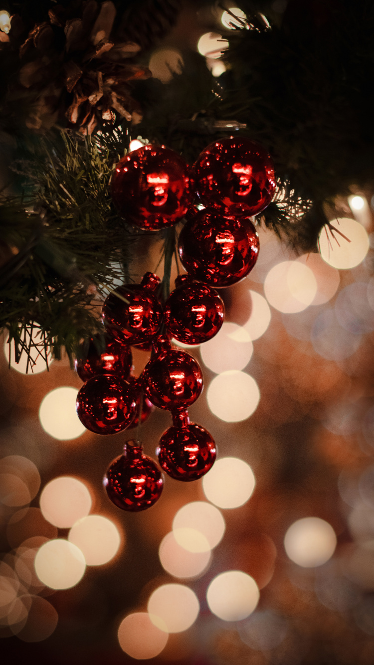 Boules de Noël Rouges et Or. Wallpaper in 750x1334 Resolution
