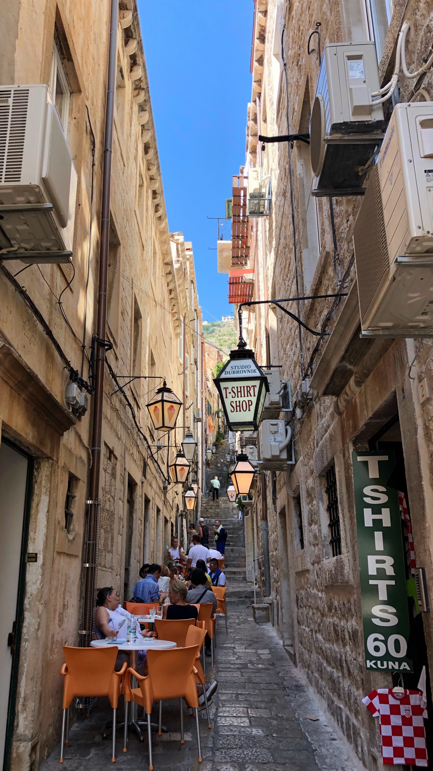 Gasse, Road, Stadt, Nachbarschaft, Street. Wallpaper in 1440x2560 Resolution