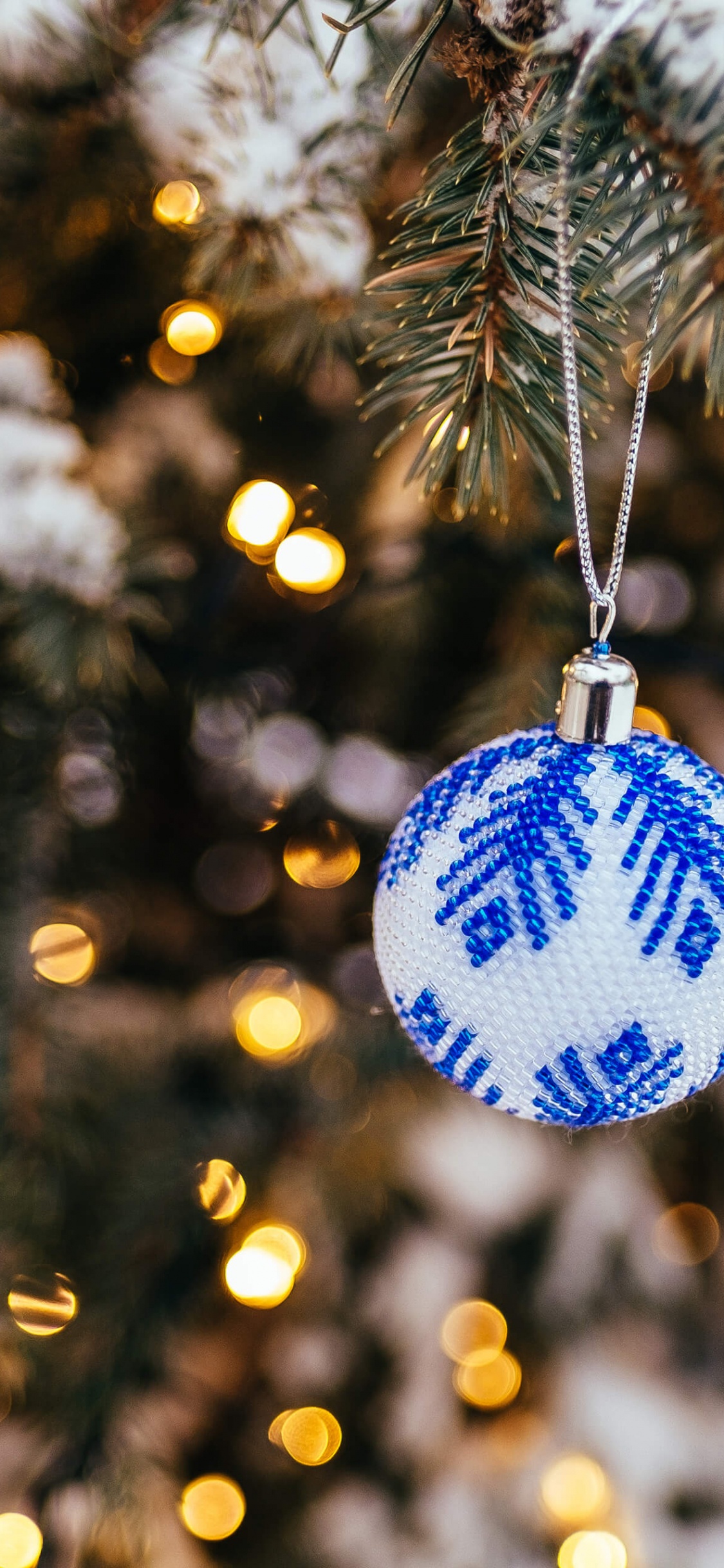 Weihnachtsbaum, Fir, Fichte, Christmas Ornament, Licht. Wallpaper in 1125x2436 Resolution