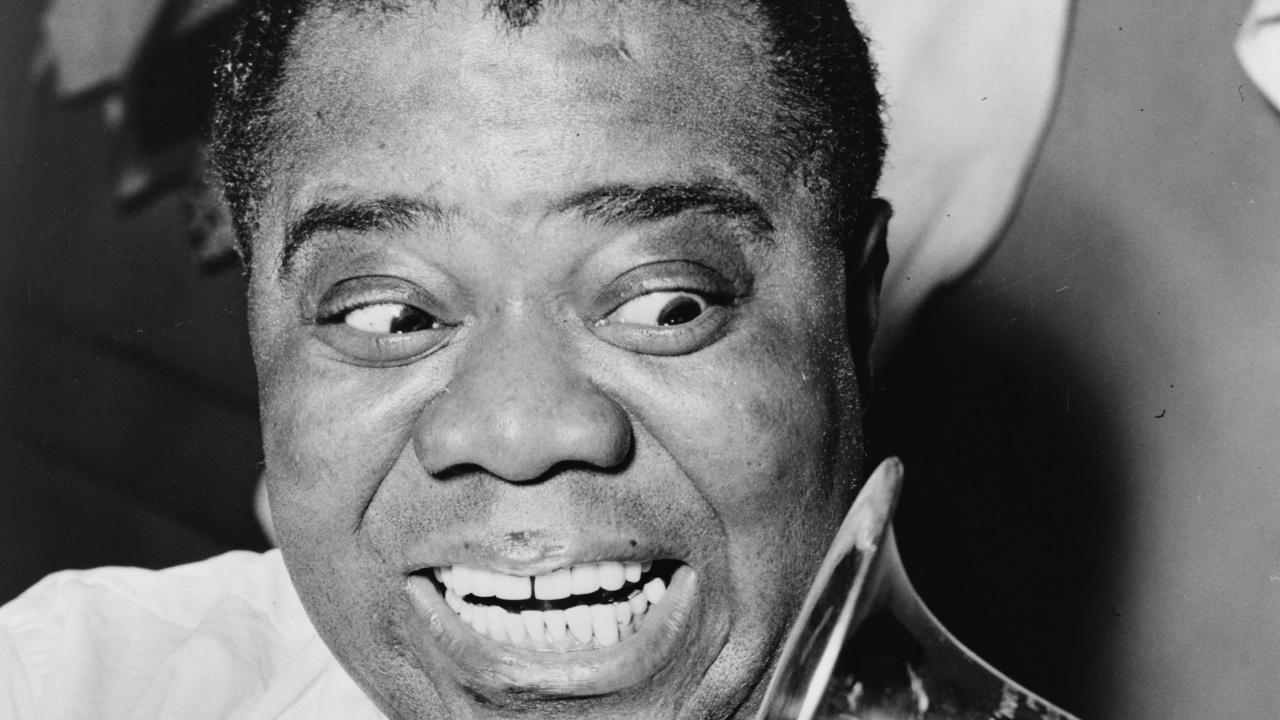 Jazz, Trompette, Sourire, Mode Monochrome, Mâchoire. Wallpaper in 1280x720 Resolution