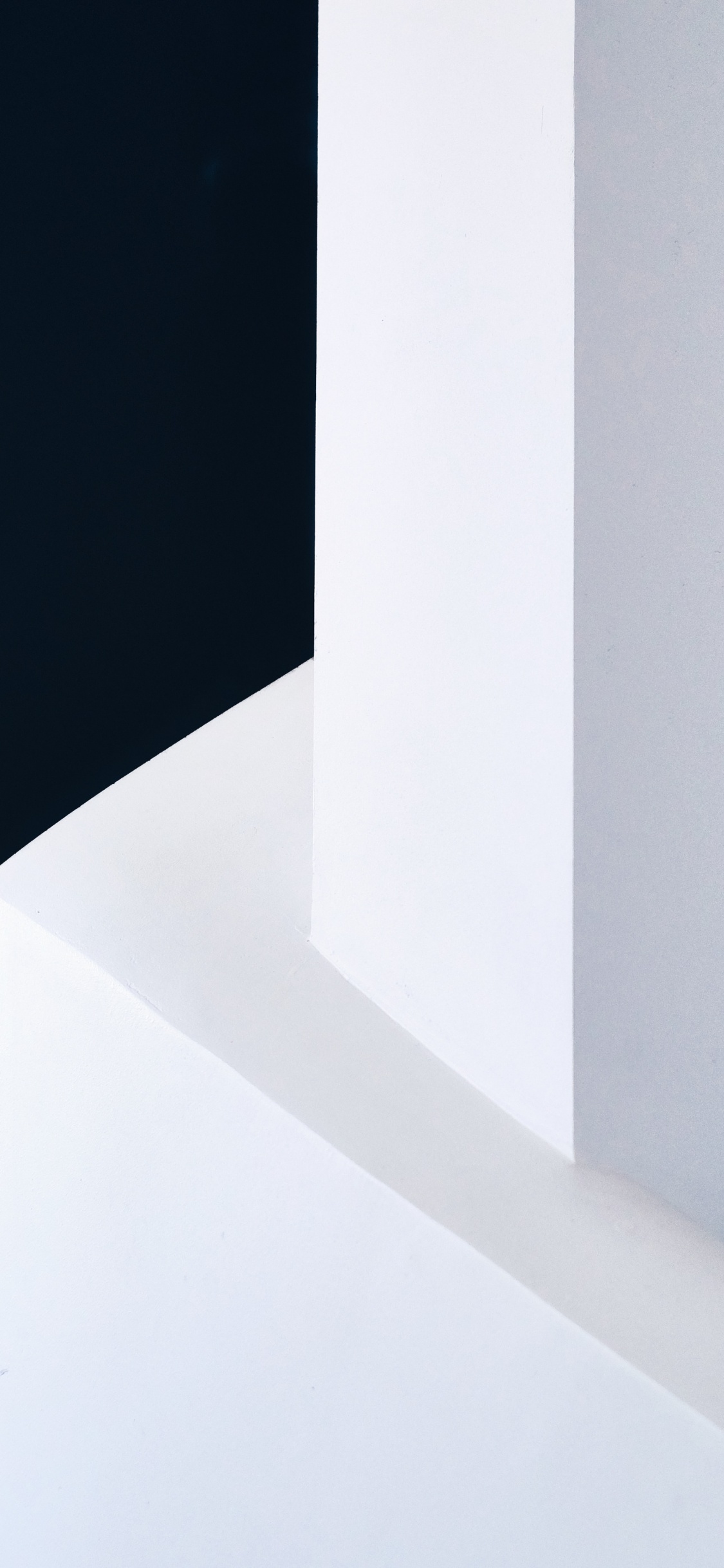 White Concrete Pillar With no People. Wallpaper in 1125x2436 Resolution