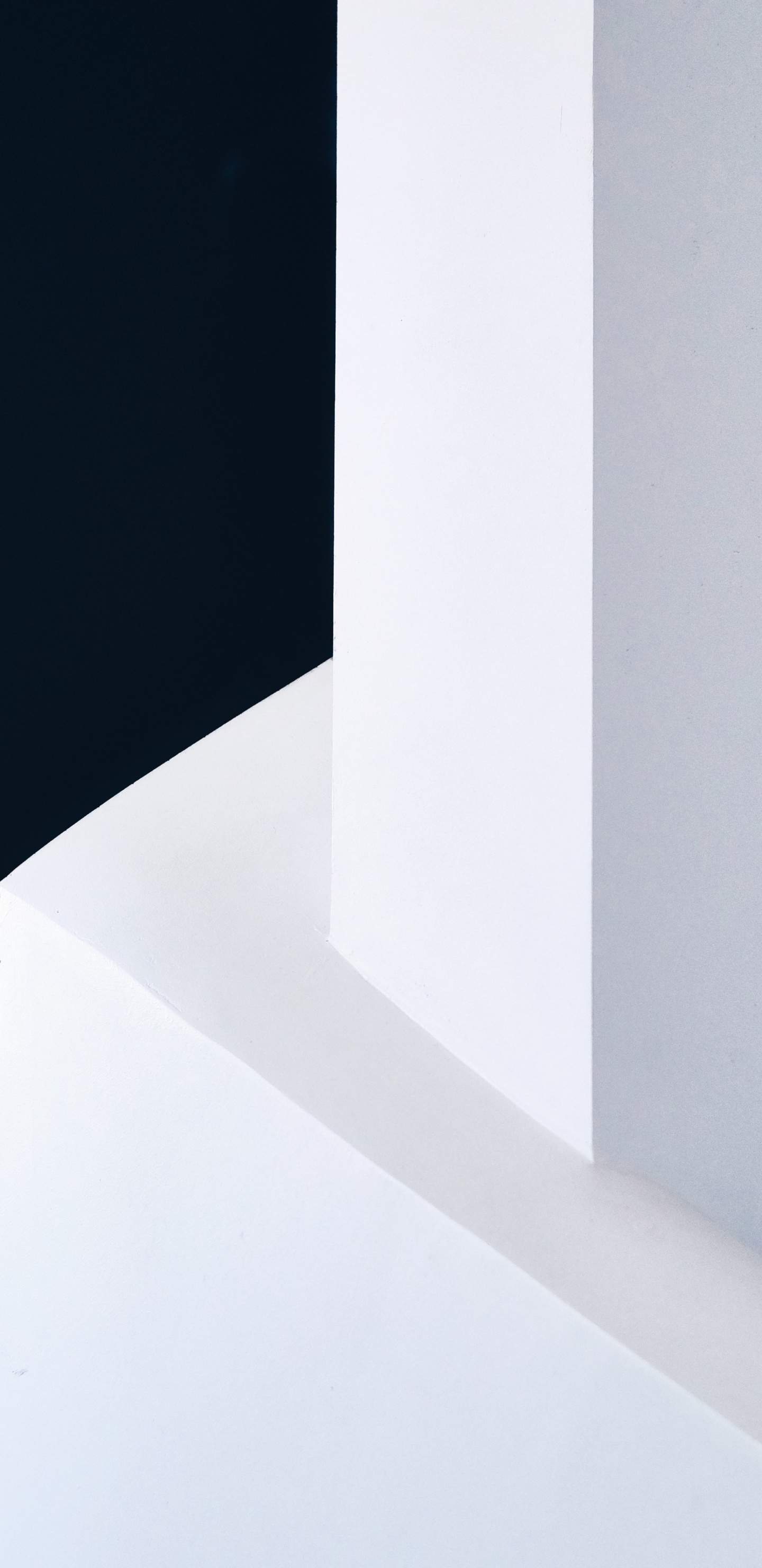 White Concrete Pillar With no People. Wallpaper in 1440x2960 Resolution