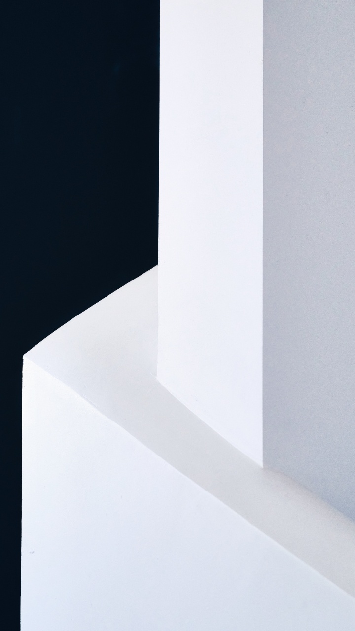 White Concrete Pillar With no People. Wallpaper in 720x1280 Resolution