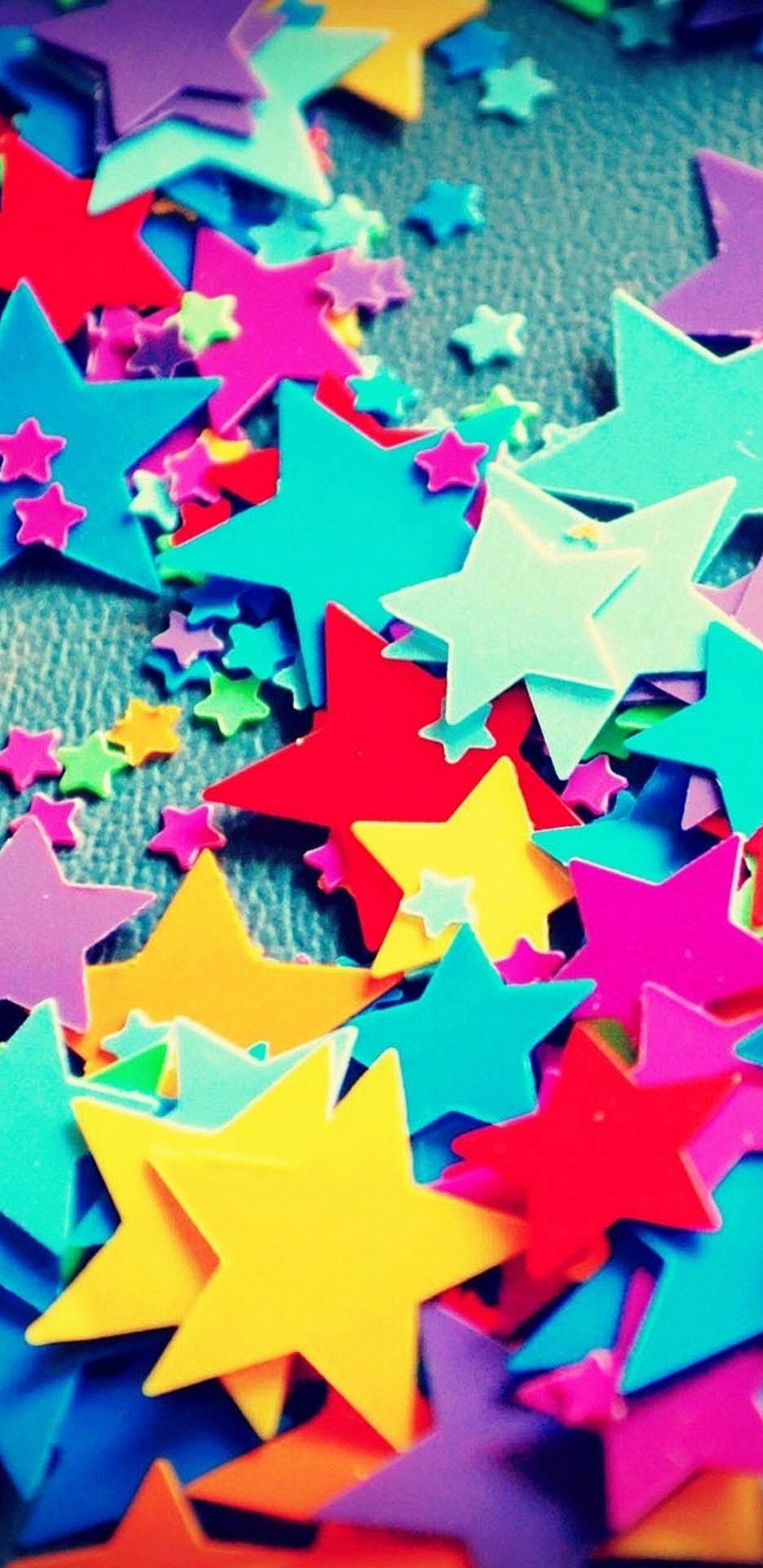 Blaues Gelbes Und Rotes Puzzleteil. Wallpaper in 1440x2960 Resolution