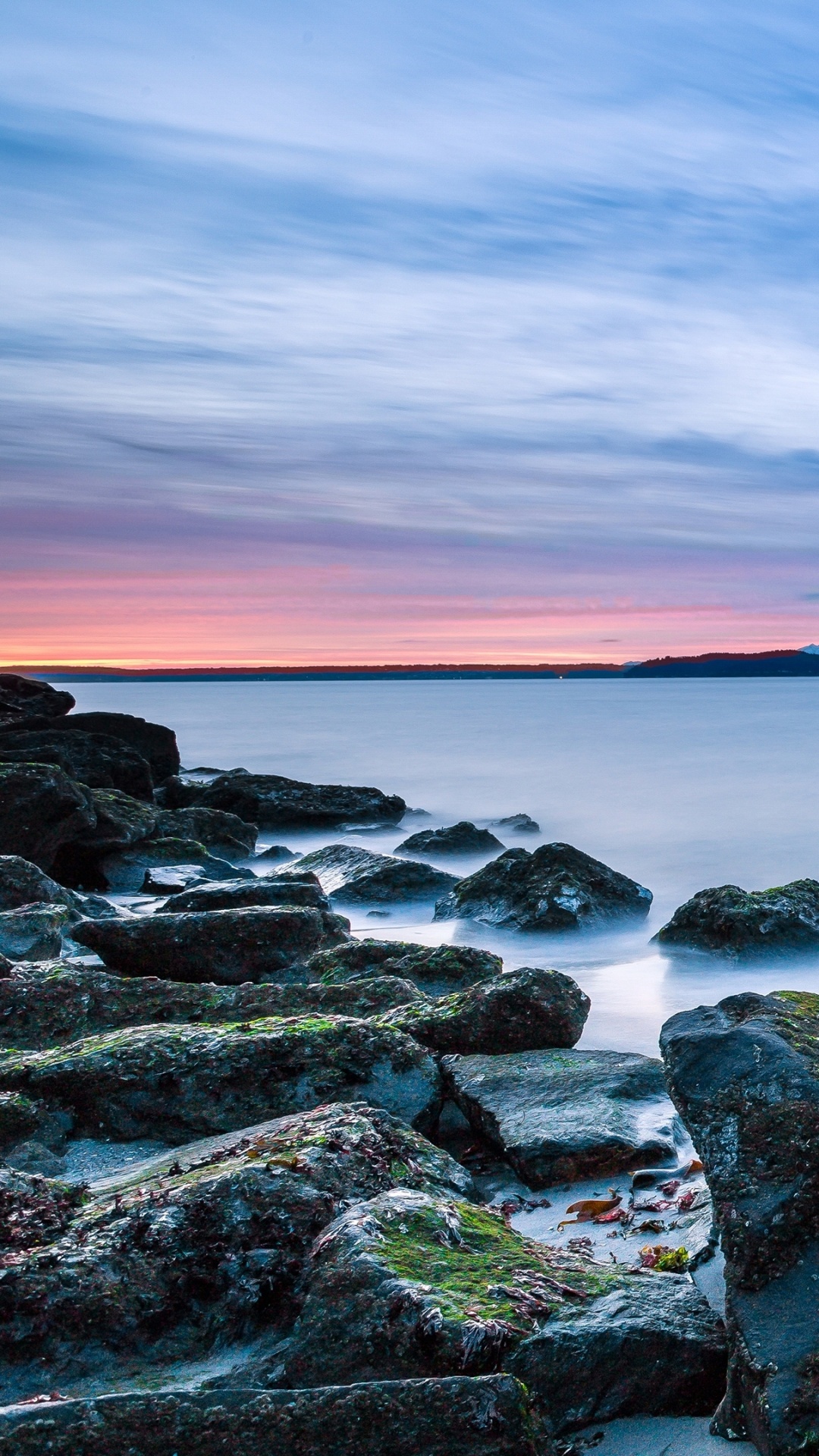 Les Gens Sur la Plage Pendant la Journée. Wallpaper in 1080x1920 Resolution