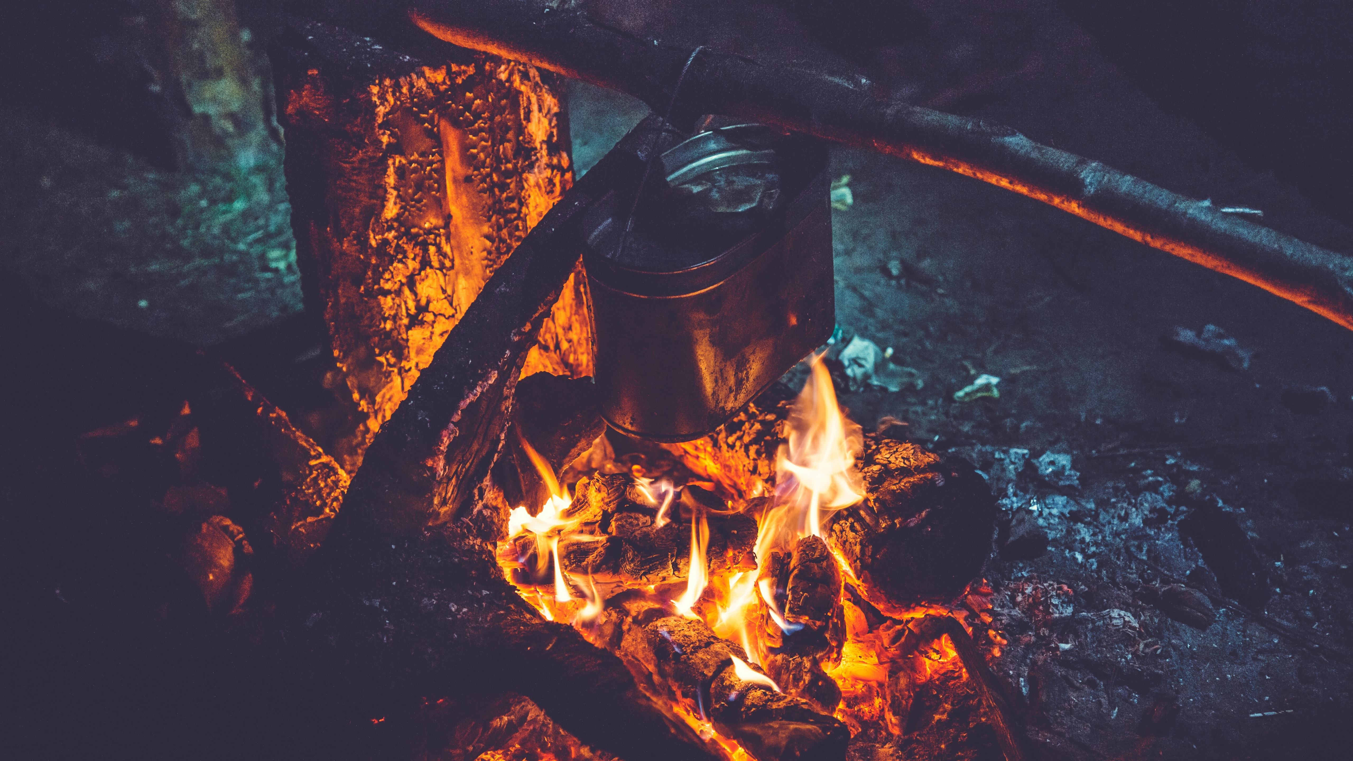 Kostenlose Hintergrundbilder Brennendes Holz Auf Der Feuerstelle Bilder Fur Ihren Desktop Und Fotos