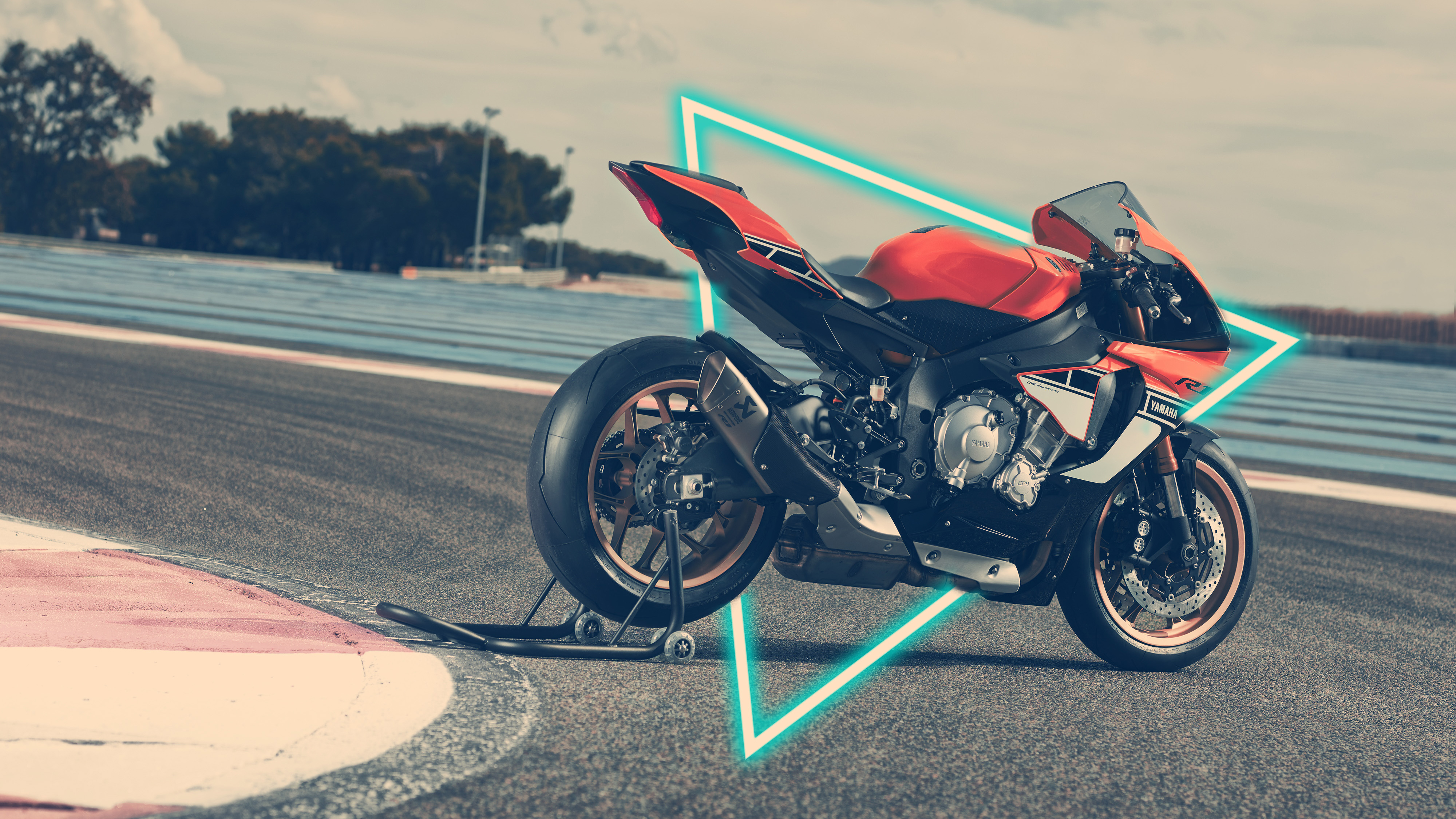 Kostenlose Hintergrundbilder Schwarz Silbernes Cruiser Motorrad Auf Schwarzem Boden Bilder Fur Ihren Desktop Und Fotos