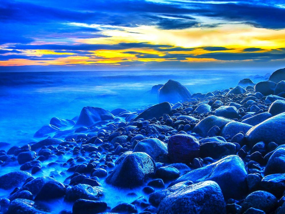 Rocas Negras y Grises en la Orilla Del Mar Durante la Puesta de Sol. Wallpaper in 2048x1536 Resolution