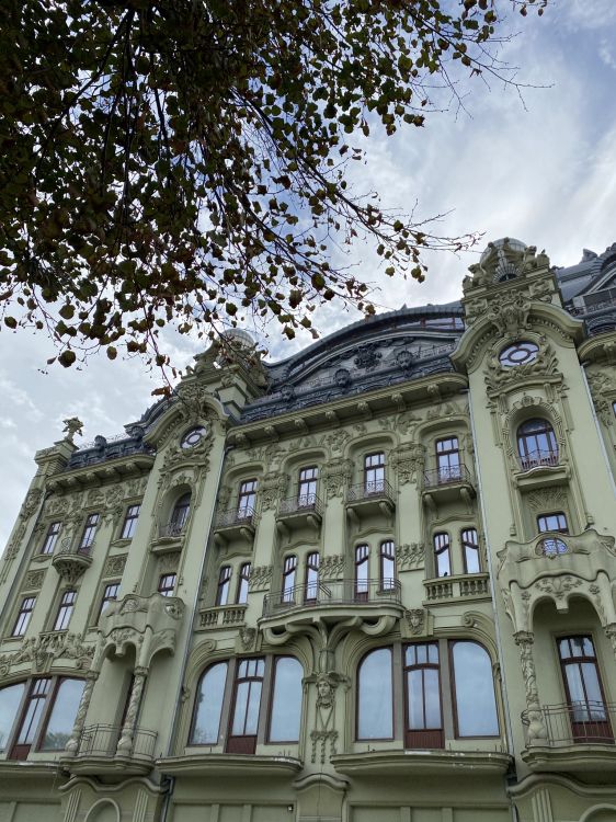 Wahrzeichen, Klassische Architektur, Fenster, Architektur, Fassade. Wallpaper in 1536x2048 Resolution