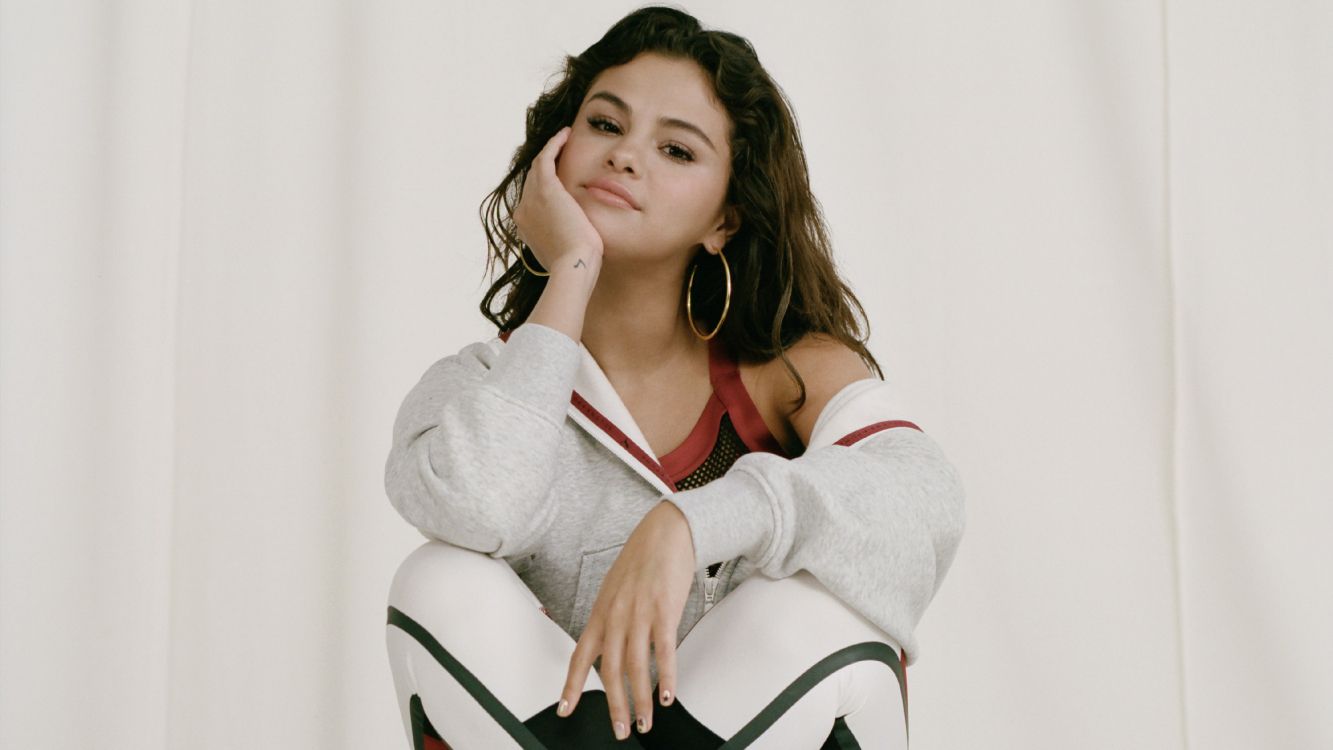 Selena Gomez, Puma, Turnschuh, Sportswear, Wei. Wallpaper in 4330x2436 Resolution