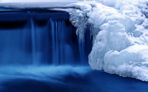 Image ice formation on body of water