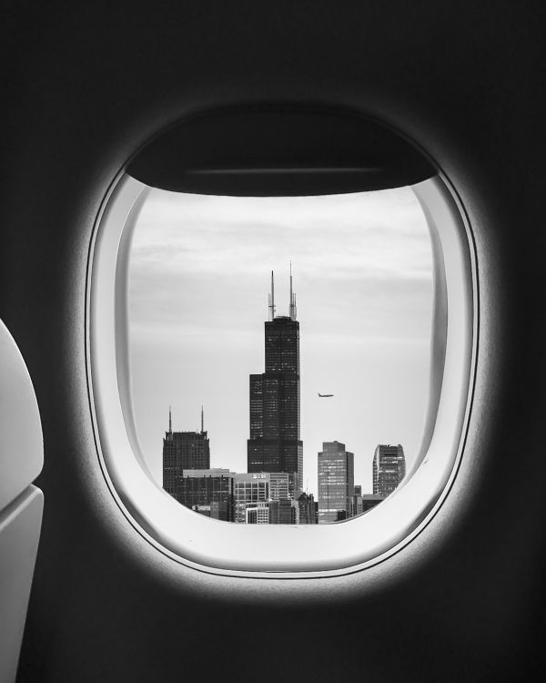 Vue de la Fenêtre de L'avion Sur Les Bâtiments de la Ville Pendant la Journée. Wallpaper in 2400x3000 Resolution